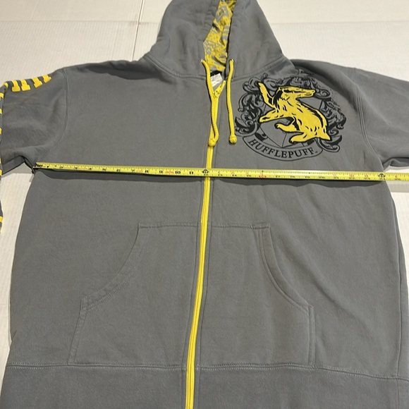Universal Studios Harry Potter Gray Yellow black Hufflepuff Hoodie zipper packet - Picture 2 of 12